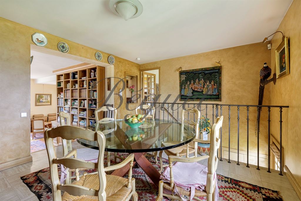 A vendre chez Beguet Associés : HAUTS DE SEINE VAUCRESSON - 92420 -  DIVISION THERY- MAISON 190 m²  - 3 CHAMBRES - JARDIN GARAGE