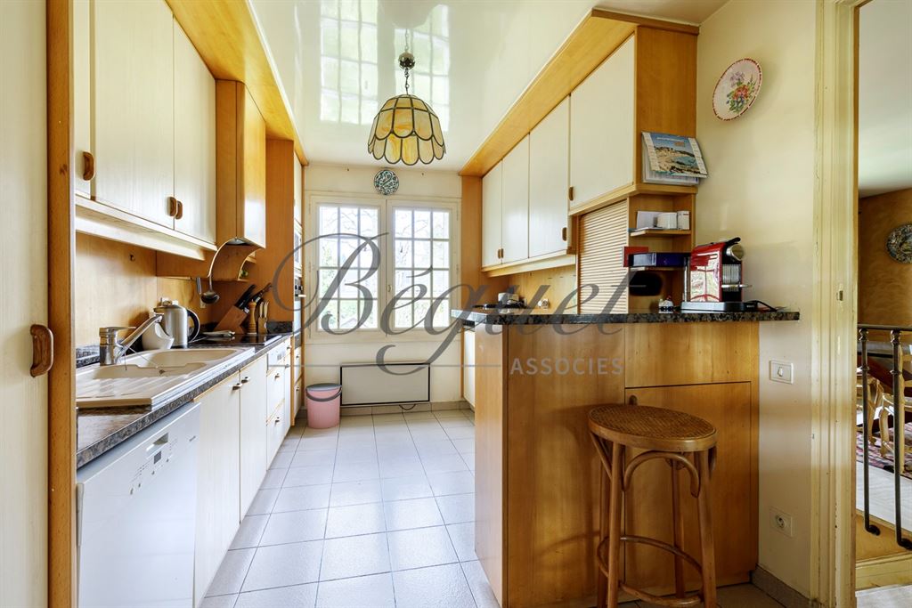 A vendre chez Beguet Associés : HAUTS DE SEINE VAUCRESSON - 92420 -  DIVISION THERY- MAISON 190 m²  - 3 CHAMBRES - JARDIN GARAGE