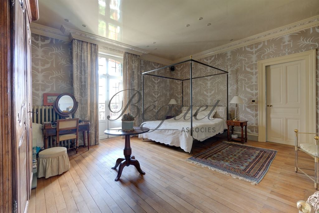 A vendre chez Beguet Associés : Vernou sur Brenne, 37210, Maison 340 m², Maison de gardien et 2 gites 160 m², 8 chambres, piscine, p