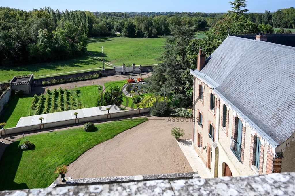 A vendre chez Beguet Associés : Vernou sur Brenne, 37210, Maison 340 m², Maison de gardien et 2 gites 160 m², 8 chambres, piscine, p