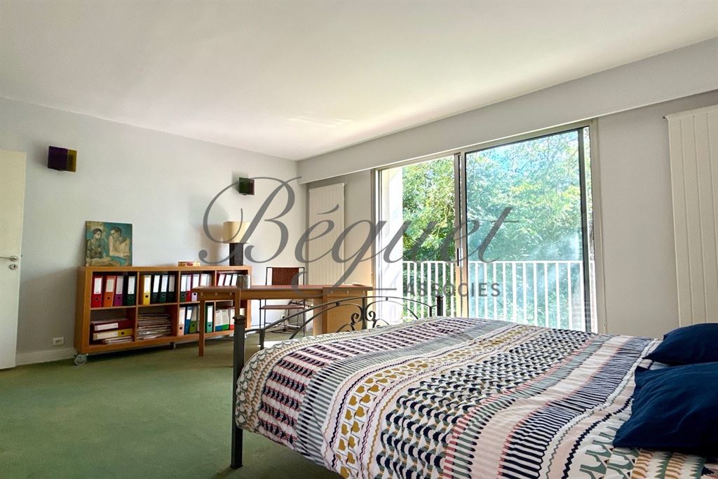 A vendre chez Beguet Associés : SCEAUX 92330 - PARC DE SCEAUX - MAISON - 522 m² - 6/7 CHAMBRES - JARDIN - TERRASSES