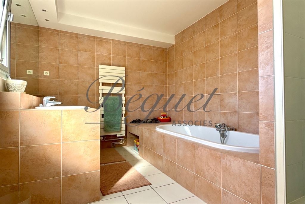 A vendre chez Beguet Associés : SCEAUX 92330 - PARC DE SCEAUX - MAISON - 522 m² - 6/7 CHAMBRES - JARDIN - TERRASSES
