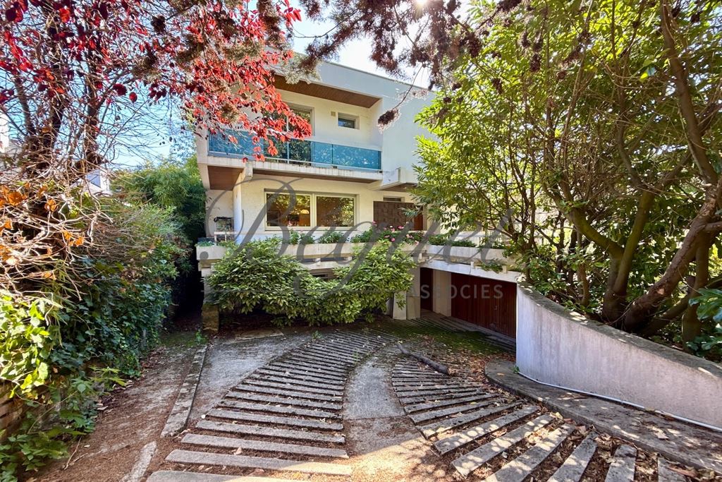 A vendre chez Beguet Associés : SCEAUX 92330 - PARC DE SCEAUX - MAISON - 522 m² - 6/7 CHAMBRES - JARDIN - TERRASSES