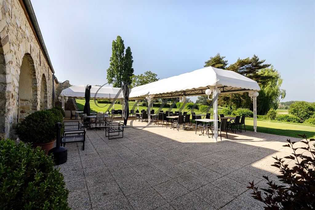 A vendre chez Beguet Associés : SEINE ET MARNE (77) - PROPRIETE - GOLF 18 TROUS MAISONS RESTAURANT GITES - 57 Ha