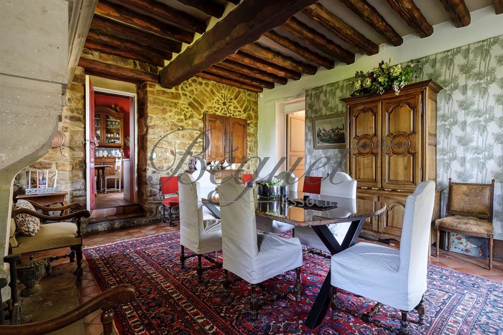 A vendre chez Beguet Associés : SEINE ET MARNE (77) - PROPRIETE - GOLF 18 TROUS MAISONS RESTAURANT GITES - 57 Ha