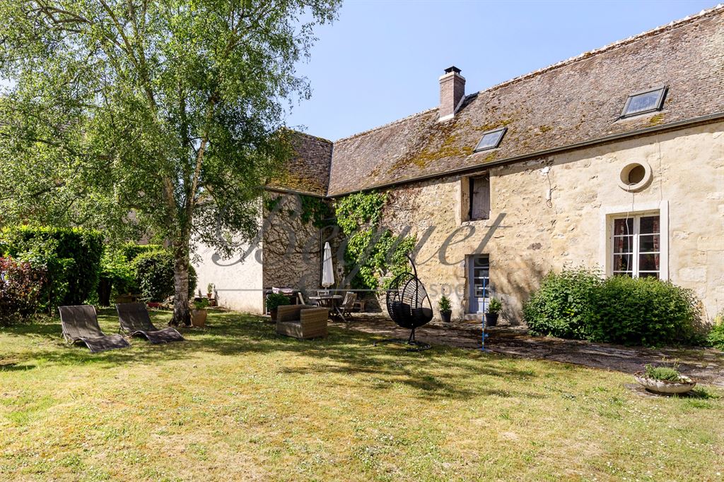 A vendre chez Beguet Associés : SEINE ET MARNE (77) - PROPRIETE - GOLF 18 TROUS MAISONS RESTAURANT GITES - 57 Ha