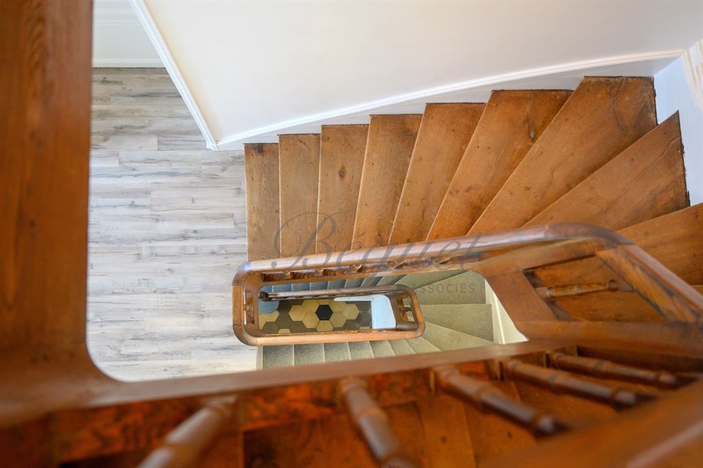 A vendre chez Beguet Associés : Cravant-les-Côteaux - 37500 - Maison - 325 m² - 7 chambres - 2 gites - Piscine - parc 7000 m²