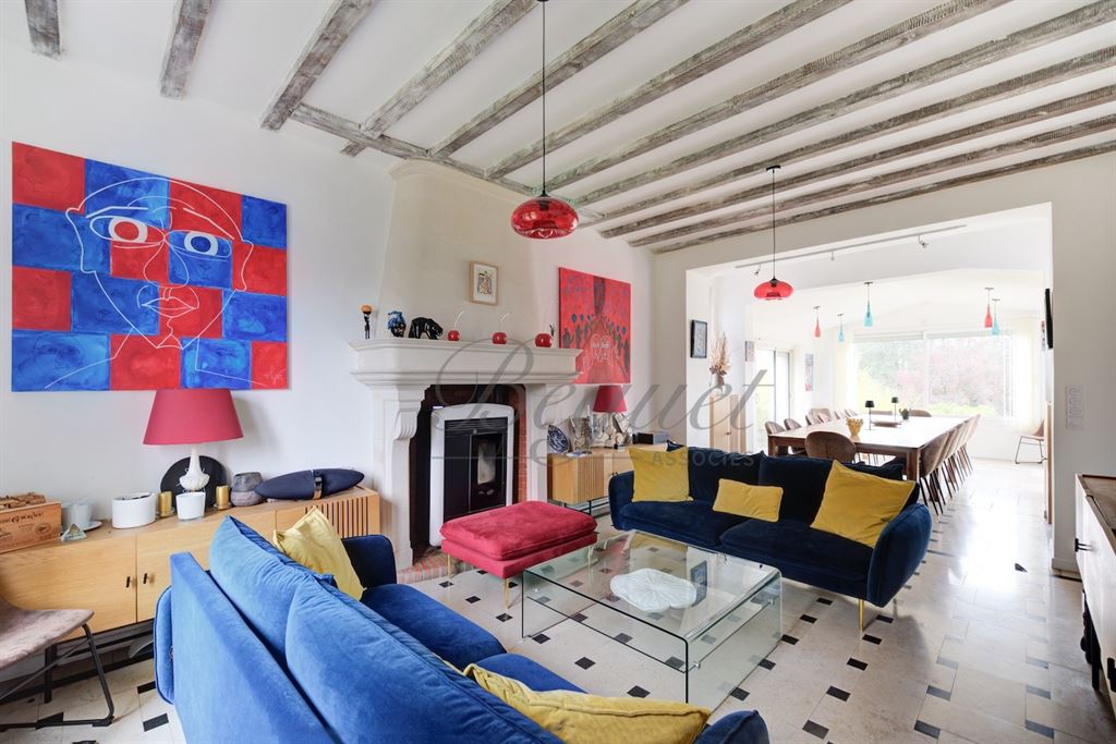 A vendre chez Beguet Associés : Cravant-les-Côteaux - 37500 - Maison - 325 m² - 7 chambres - 2 gites - Piscine - parc 7000 m²