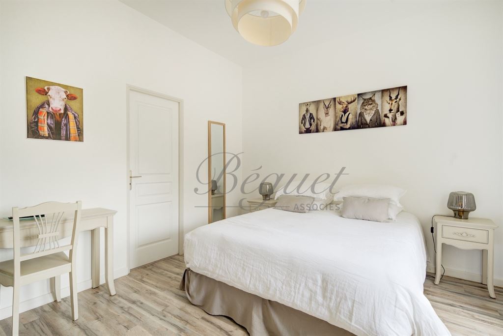 A vendre chez Beguet Associés : Cravant-les-Côteaux - 37500 - Maison - 325 m² - 7 chambres - 2 gites - Piscine - parc 7000 m²