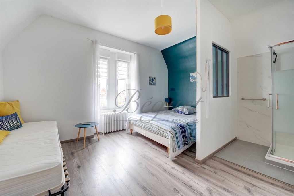 A vendre chez Beguet Associés : Cravant-les-Côteaux - 37500 - Maison - 325 m² - 7 chambres - 2 gites - Piscine - parc 7000 m²