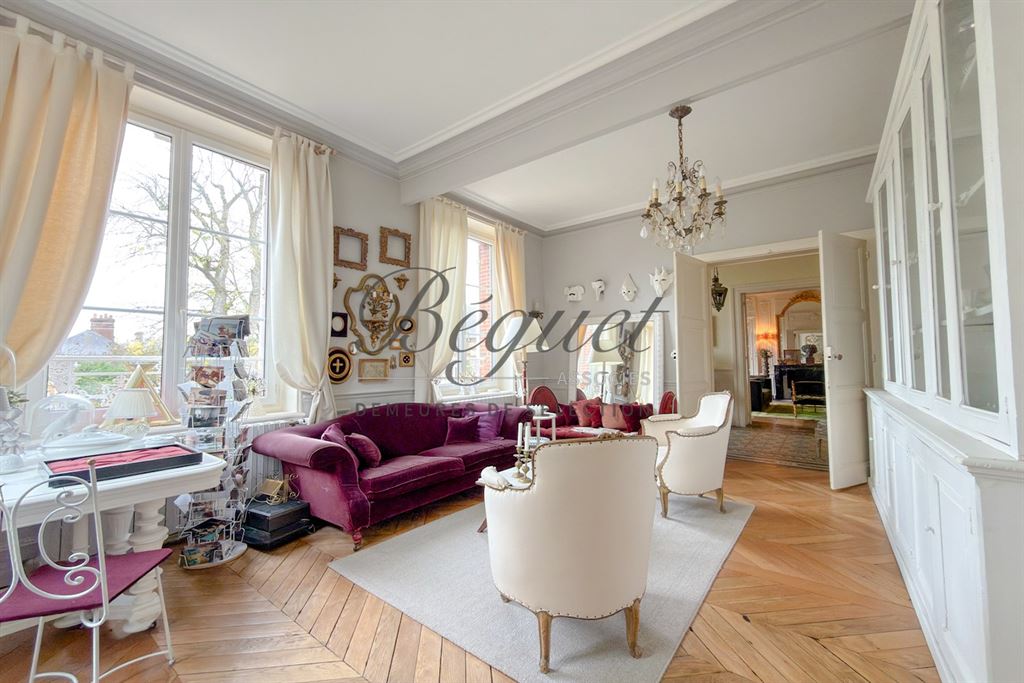 A vendre chez Beguet Associés : Normandie – Rugles (27250), Eure, près de L’Aigle – Manoir de 362 m², 9 chambres, maison d’amis, dépendances et parc