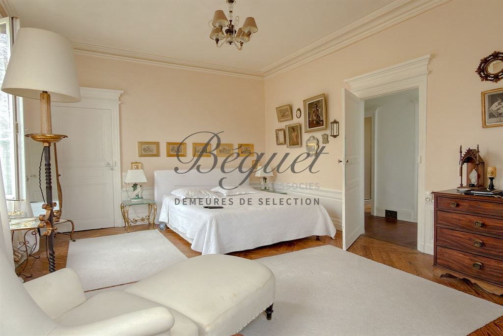 A vendre chez Beguet Associés : Normandie – Rugles (27250), Eure, près de L’Aigle – Manoir de 362 m², 9 chambres, maison d’amis, dépendances et parc