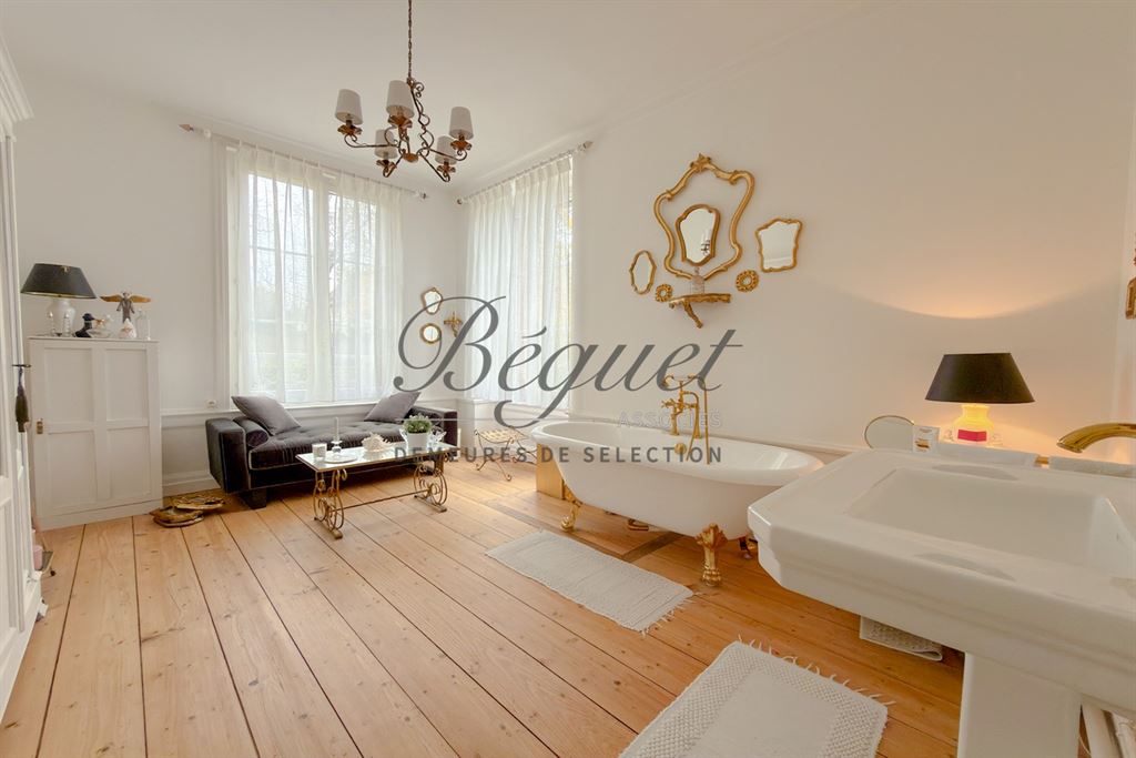 A vendre chez Beguet Associés : Normandie – Rugles (27250), Eure, près de L’Aigle – Manoir de 362 m², 9 chambres, maison d’amis, dépendances et parc