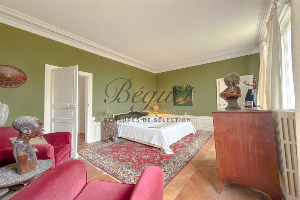 A vendre chez Beguet Associés : Normandie – Rugles (27250), Eure, près de L’Aigle – Manoir de 362 m², 9 chambres, maison d’amis, dépendances et parc