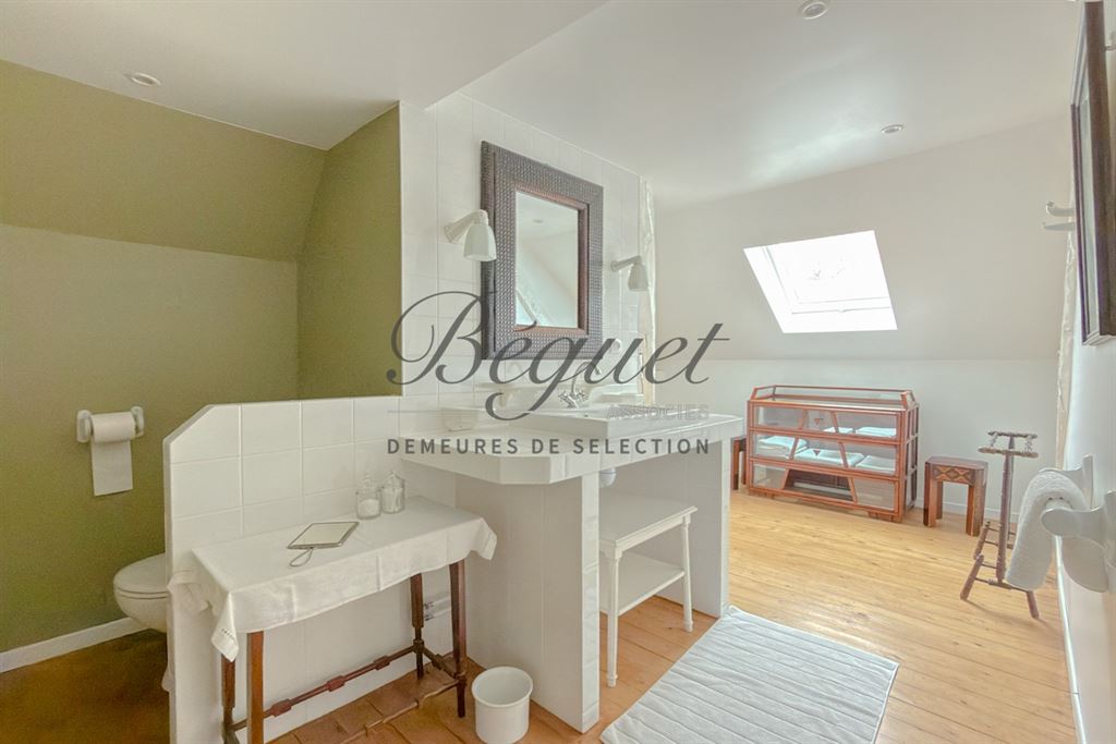 A vendre chez Beguet Associés : Normandie – Rugles (27250), Eure, près de L’Aigle – Manoir de 362 m², 9 chambres, maison d’amis, dépendances et parc