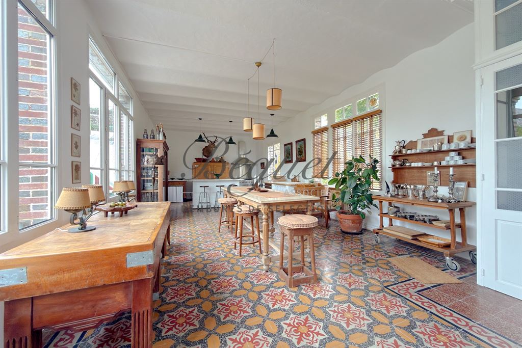 A vendre chez Beguet Associés : Normandie – Rugles (27250), Eure, près de L’Aigle – Manoir de 362 m², 9 chambres, maison d’amis, dépendances et parc