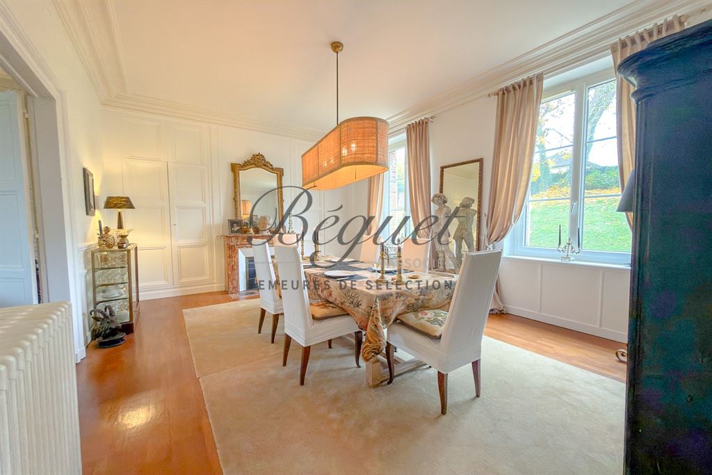 A vendre chez Beguet Associés : Normandie – Rugles (27250), Eure, près de L’Aigle – Manoir de 362 m², 9 chambres, maison d’amis, dépendances et parc
