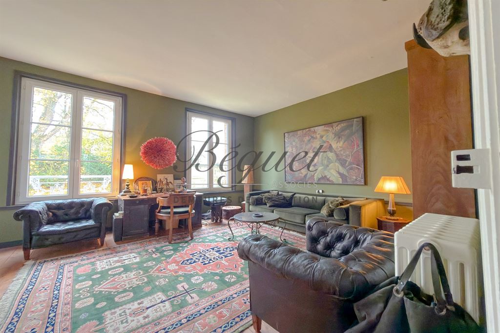 A vendre chez Beguet Associés : Normandie – Rugles (27250), Eure, près de L’Aigle – Manoir de 362 m², 9 chambres, maison d’amis, dépendances et parc