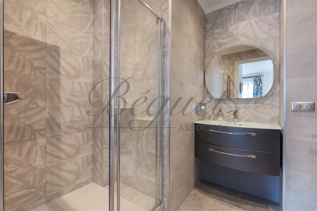 A vendre chez Beguet Associés : Paris XVI - 75016 -  Passy Ranelagh - Appartement 80 m² 2 Chambres - 2 chambres de service