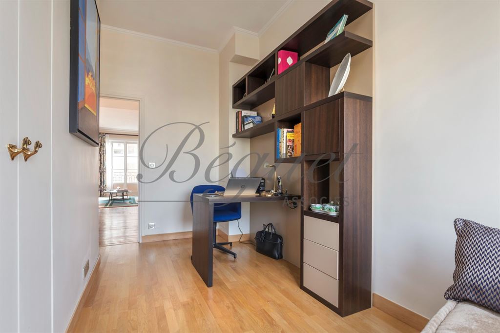 A vendre chez Beguet Associés : Paris XVI - 75016 -  Passy Ranelagh - Appartement 80 m² 2 Chambres - 2 chambres de service
