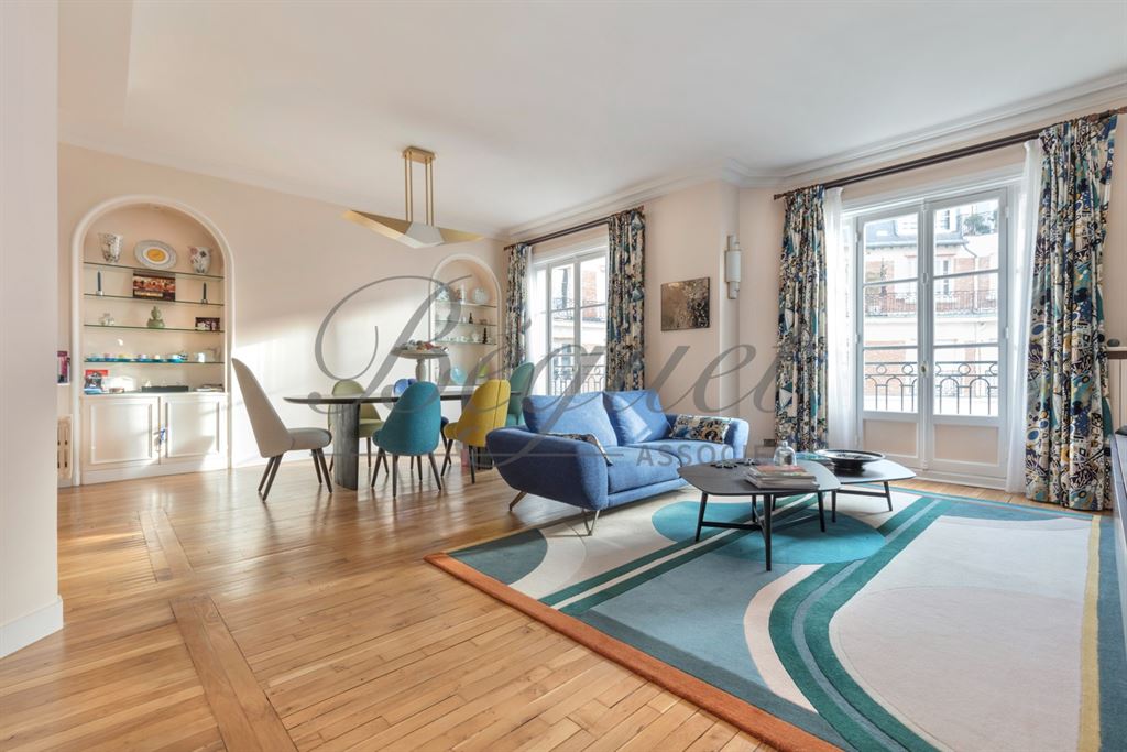 A vendre chez Beguet Associés : Paris XVI - 75016 -  Passy Ranelagh - Appartement 80 m² 2 Chambres - 2 chambres de service