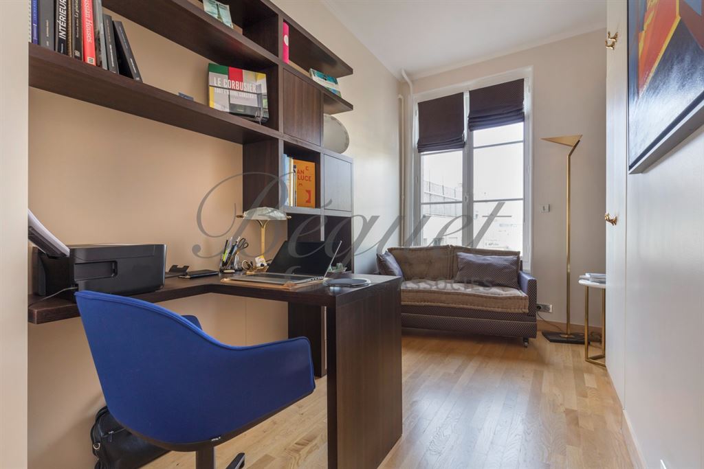 A vendre chez Beguet Associés : Paris XVI - 75016 -  Passy Ranelagh - Appartement 80 m² 2 Chambres - 2 chambres de service