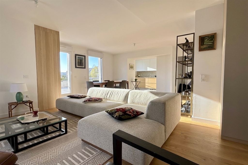 A vendre chez Beguet Associés : VANVES 92170 - HOTEL DE VILLE - APPARTEMENT 85 m² - 2 CHAMBRES - TERRASSE 52 m² - PARKING