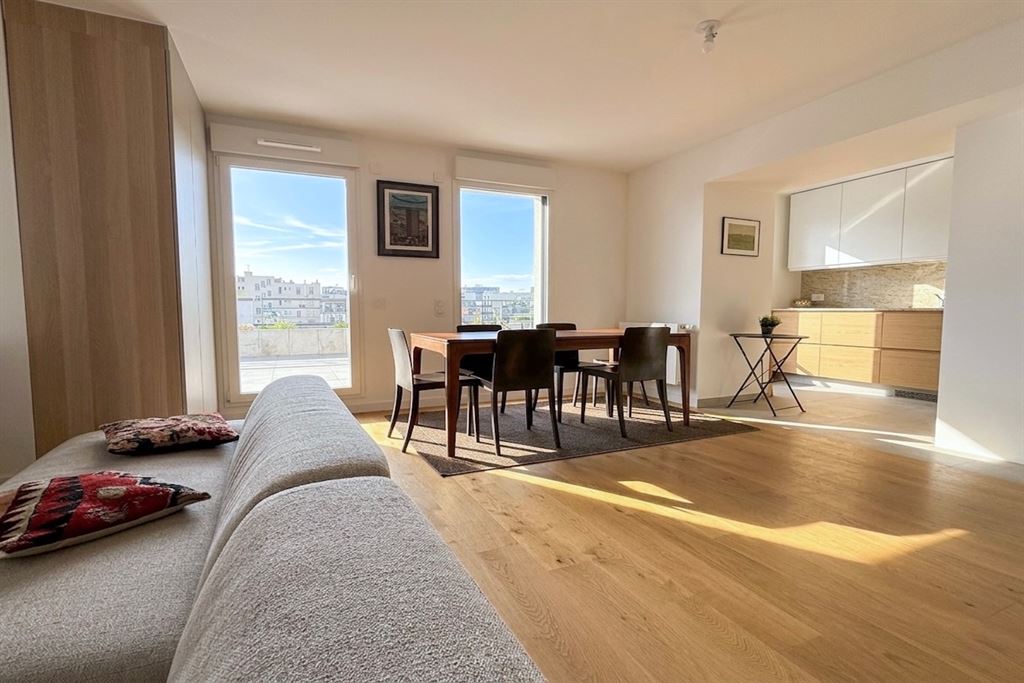 A vendre chez Beguet Associés : VANVES 92170 - HOTEL DE VILLE - APPARTEMENT 85 m² - 2 CHAMBRES - TERRASSE 52 m² - PARKING