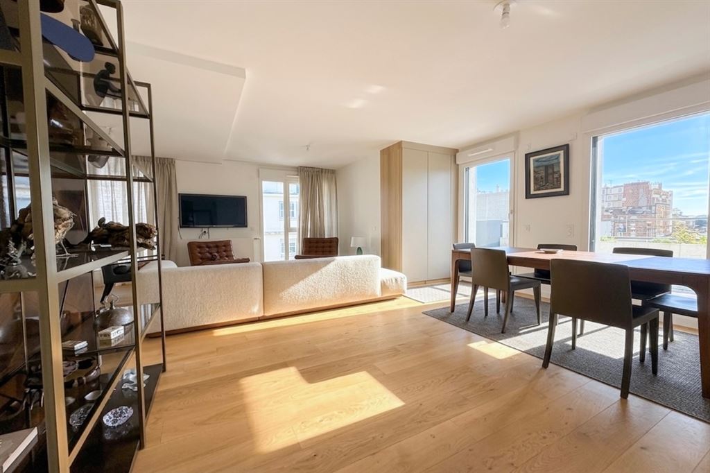 A vendre chez Beguet Associés : VANVES 92170 - HOTEL DE VILLE - APPARTEMENT 85 m² - 2 CHAMBRES - TERRASSE 52 m² - PARKING