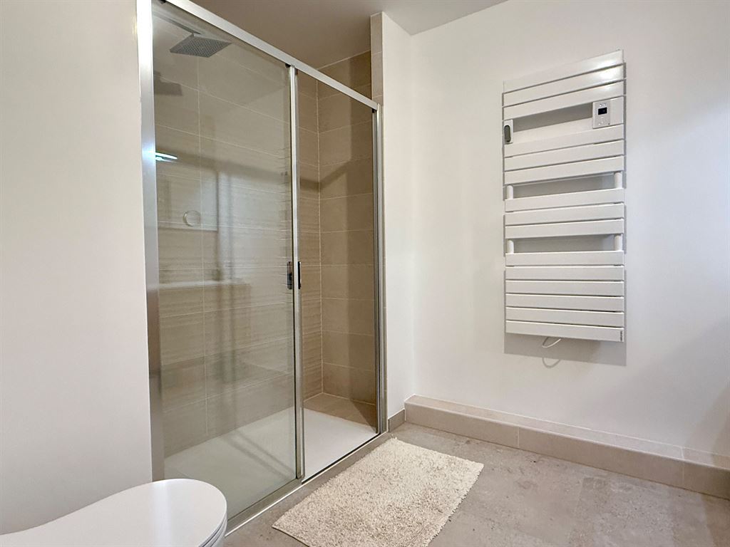 A vendre chez Beguet Associés : VANVES 92170 - HOTEL DE VILLE - APPARTEMENT 85 m² - 2 CHAMBRES - TERRASSE 52 m² - PARKING