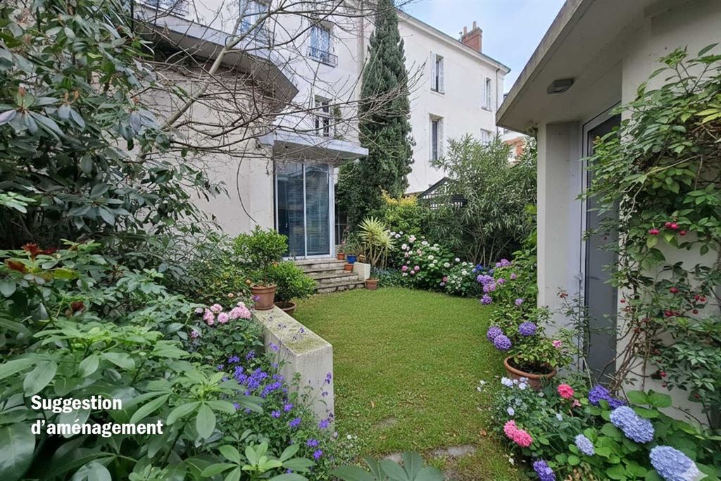 A vendre chez Beguet Associés : Tours - 37000 - Hyper centre - 335 m² - 11 pièces - 5/7 chambres - 1 dépendance - 1 porche d’accueil