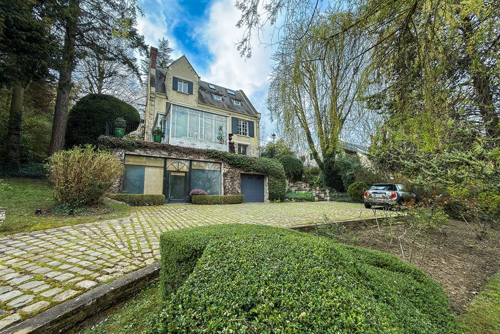A vendre chez Beguet Associés : Marly Le Roi 78160 - Maison 327 m² / 430 m² 5/7 Chambres Bureaux indépendants Parc 2000 m² Garage