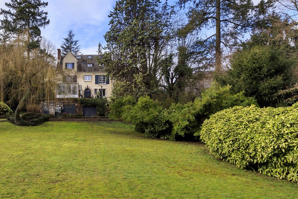 A vendre chez Beguet Associés : Marly Le Roi 78160 - Maison 327 m² / 430 m² 5/7 Chambres Bureaux indépendants Parc 2000 m² Garage
