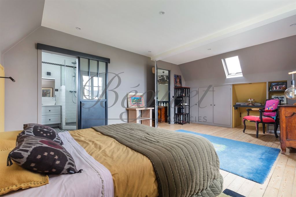 A vendre chez Beguet Associés : Marly Le Roi 78160 - Maison 327 m² / 430 m² 5/7 Chambres Bureaux indépendants Parc 2000 m² Garage