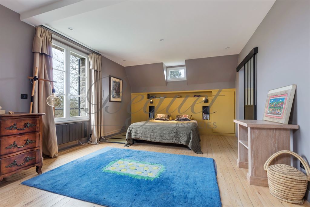 A vendre chez Beguet Associés : Marly Le Roi 78160 - Maison 327 m² / 430 m² 5/7 Chambres Bureaux indépendants Parc 2000 m² Garage