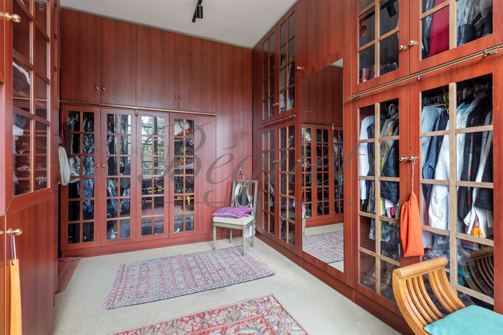 A vendre chez Beguet Associés : Marly Le Roi 78160 - Maison 327 m² / 430 m² 5/7 Chambres Bureaux indépendants Parc 2000 m² Garage