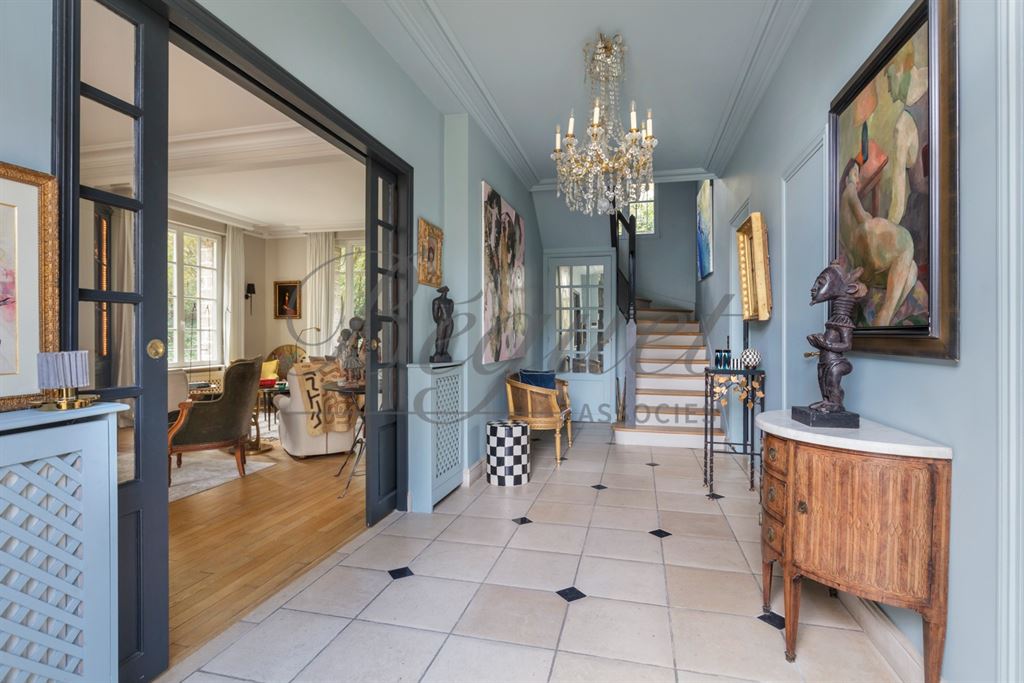 A vendre chez Beguet Associés : Marly Le Roi 78160 - Maison 327 m² / 430 m² 5/7 Chambres Bureaux indépendants Parc 2000 m² Garage
