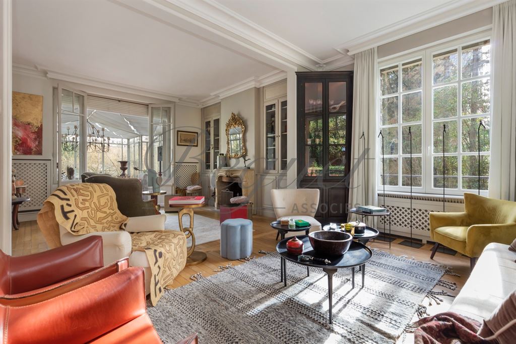 A vendre chez Beguet Associés : Marly Le Roi 78160 - Maison 327 m² / 430 m² 5/7 Chambres Bureaux indépendants Parc 2000 m² Garage