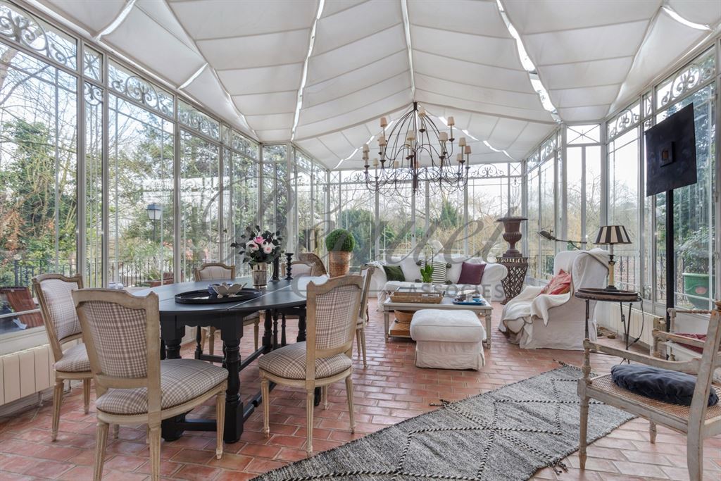 A vendre chez Beguet Associés : Marly Le Roi 78160 - Maison 327 m² / 430 m² 5/7 Chambres Bureaux indépendants Parc 2000 m² Garage