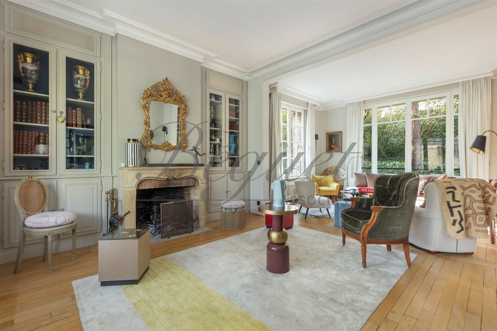 A vendre chez Beguet Associés : Marly Le Roi 78160 - Maison 327 m² / 430 m² 5/7 Chambres Bureaux indépendants Parc 2000 m² Garage