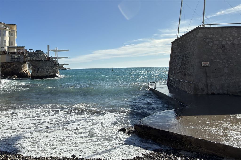 A vendre chez Beguet Associés : FRANCE COTE D’AZUR NICE 06300 CAP DE NICE APPARTEMENT 137 m² 2 CHAMBRES VUE MER TERRASSE 30 m² BOX