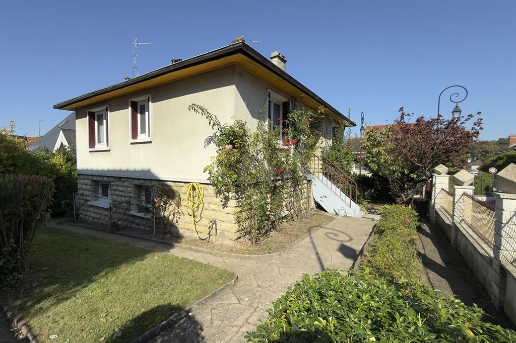 A vendre chez Beguet Associés : Chaville – Vélizy-Villacoublay (78140), Yvelines – Maison des années 1960, 93 m² / 151 m², jardin et sous-sol total