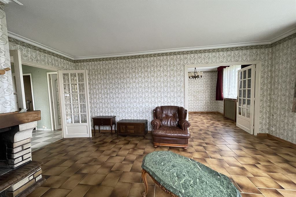 A vendre chez Beguet Associés : Chaville – Vélizy-Villacoublay (78140), Yvelines – Maison des années 1960, 93 m² / 151 m², jardin et sous-sol total