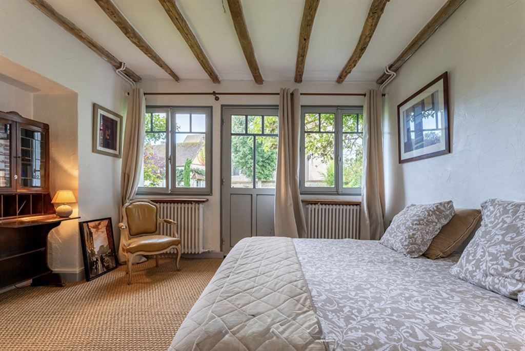 A vendre chez Beguet Associés : Ouest Paris Eure Saint-Georges-Motel 27710 - 3 Maisons hameau de charme  8 chambres Parc 2720 m²