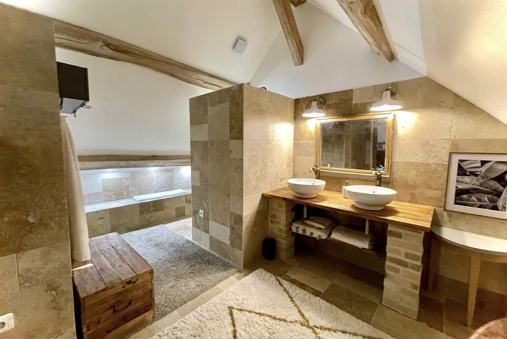 A vendre chez Beguet Associés : Ouest Paris Eure Saint-Georges-Motel 27710 - 3 Maisons hameau de charme  8 chambres Parc 2720 m²