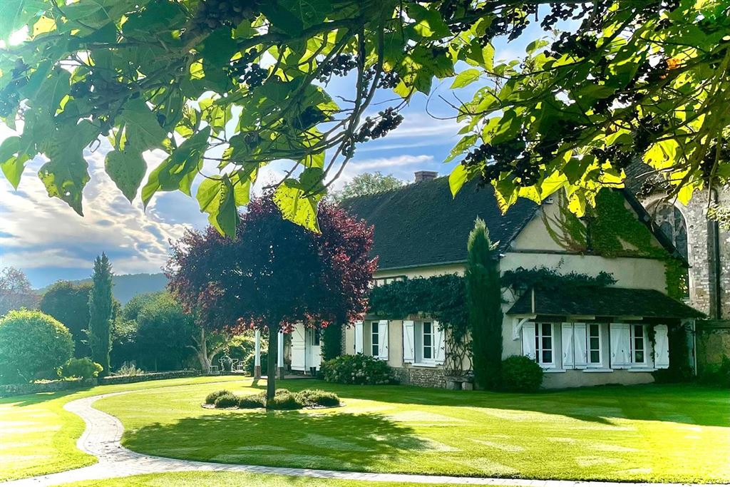 A vendre chez Beguet Associés : Ouest Paris Eure Saint-Georges-Motel 27710 - 3 Maisons hameau de charme  8 chambres Parc 2720 m²