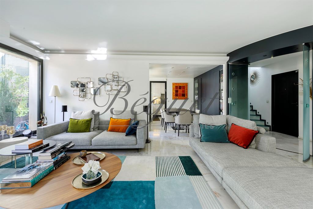 A vendre chez Beguet Associés : Boulogne-Billancourt (92100), Hauts-de-Seine — Duplex de 150 m² avec 82 m² de terrasses, deux chambre et deux box