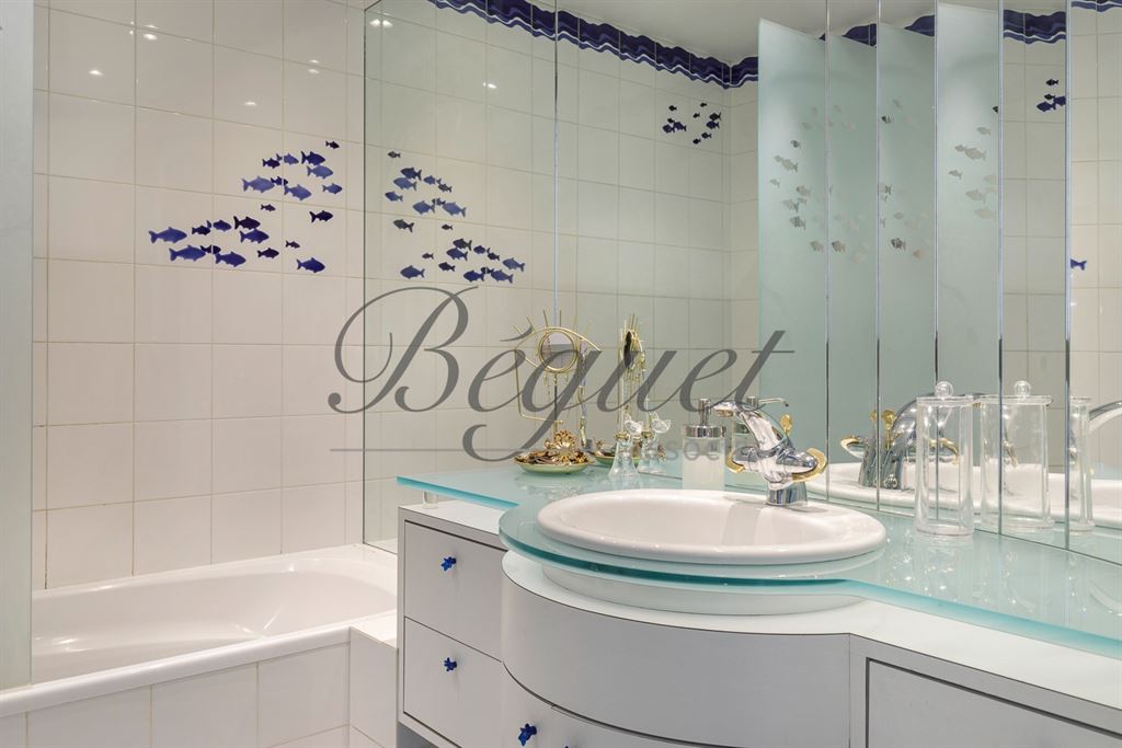 A vendre chez Beguet Associés : Boulogne-Billancourt (92100), Hauts-de-Seine — Duplex de 150 m² avec 82 m² de terrasses, deux chambre et deux box