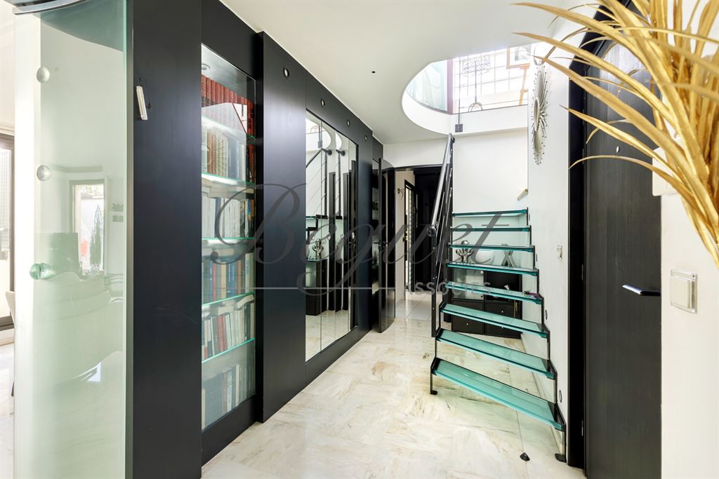 A vendre chez Beguet Associés : Boulogne-Billancourt (92100), Hauts-de-Seine — Duplex de 150 m² avec 82 m² de terrasses, deux chambre et deux box