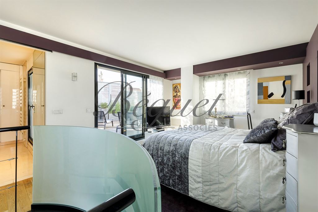 A vendre chez Beguet Associés : Boulogne-Billancourt (92100), Hauts-de-Seine — Duplex de 150 m² avec 82 m² de terrasses, deux chambre et deux box